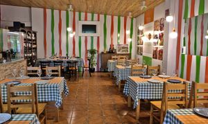 comedor interior  at Casa Alongos in Melide