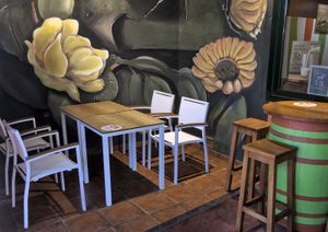 Rincones exteriores con arte  at Casa Alongos in Melide