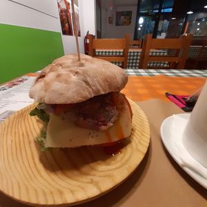 Lentils & rice burger at Casa Alongos in Melide