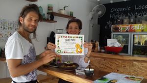 raw food worksop in samui at Yogi Cafe in Koh Samui