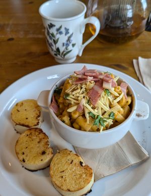 Mac and cheese with garlic bread and facon at The Wallflower Cafe in Herne Bay