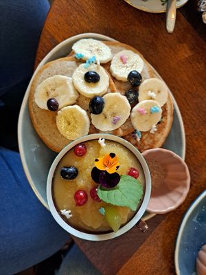 Vegan pancakes with cinnamon sugar and apple sauce at Cafe Herzstück in Goerlitz