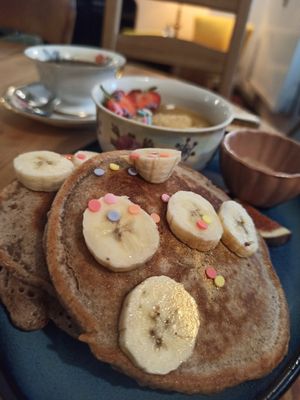 Pancakes with rainbow dots and golden glitter ✨ at Cafe Herzstück in Goerlitz