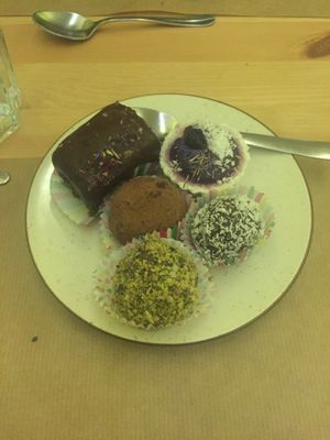 Assortiment de desserts crus  at Biofresh in Mulhouse