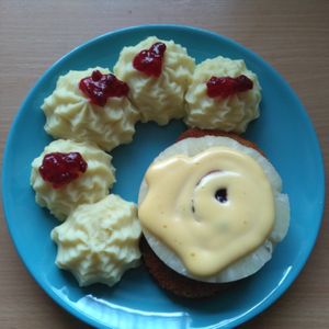 Hawaii Schnitzel mit Kartoffelpüree Röschen at MoKiPa in Hamm