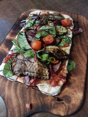 Happy vegan pinsa at Homeburgers in Aachen