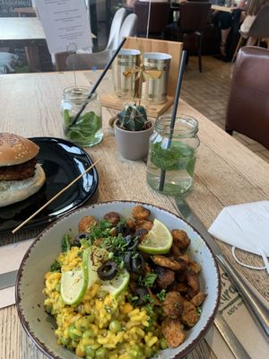 paella & greece burger at Kunstküche in Krefeld