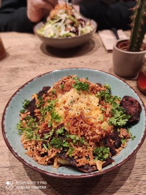 Käsespätzle mit Röstzwiebeln und Speckchips at Kunstküche in Krefeld