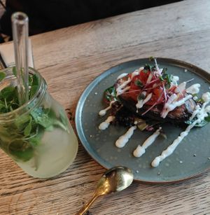 Halbe gebratene Avocado für 8€ at Kunstküche in Krefeld