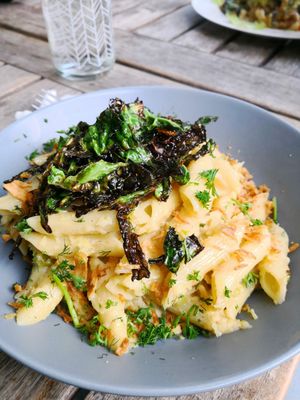Pasta with crispy and creamy savoy cabbage at Kunstküche in Krefeld