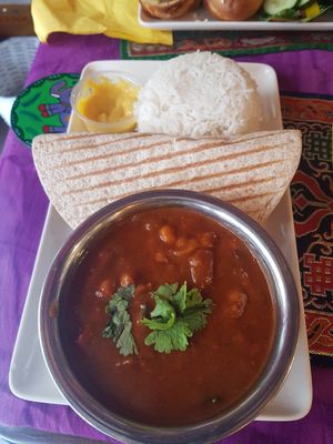 Banging chickpea curry with rice roti and popadum for under £10 at Cafe Shanti in Lincoln