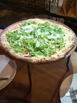 Pizza with figs and aragula at Gigi Pizzeria in Newtown