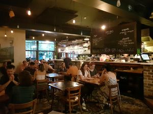 Buzzy vibe inside at Gigi Pizzeria in Newtown