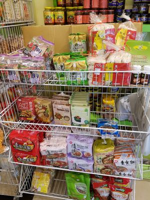 More snacks and instant vegetarian noodles at Vegemore Restaurant & Food Trading 素素乐 in Johor Bahru