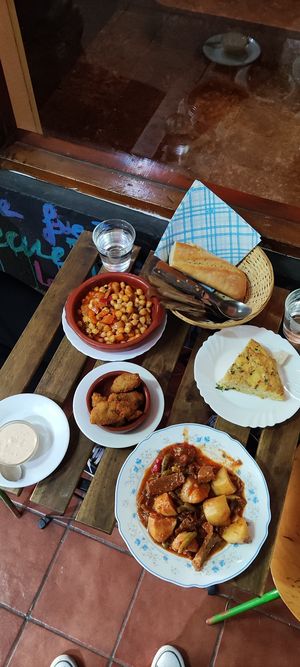 Ropavieja, estofado de seitan, tortilla de papas y croquetas at Somos Lo Que Comemos in Tenerife