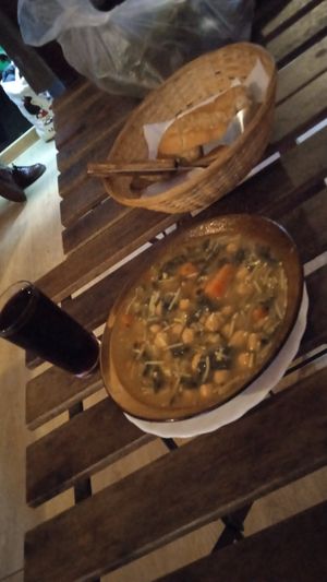 No soy buen fotógrafo, porque prefiero disfrutar del trato y la comida  #Veganuary at Somos Lo Que Comemos in Tenerife