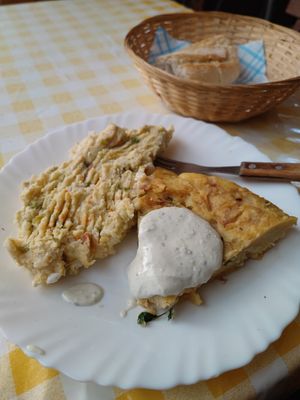 Ensaladilla y tortilla de papas con alioli at Somos Lo Que Comemos in Tenerife