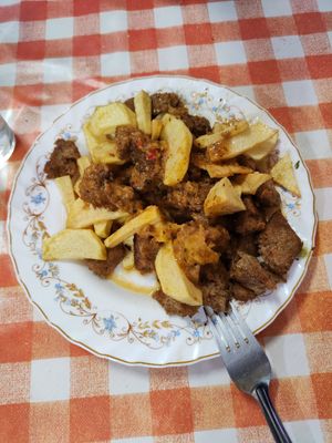 Seitan with freshly cut french fries at Somos Lo Que Comemos in Tenerife