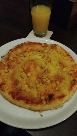 Vegane Margherita mit Mais at Cafe Bahnhof  in Kirchheimbolanden