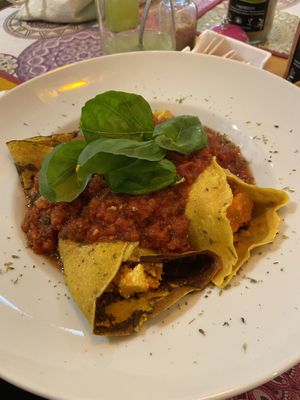 Caneloni de calabaza con queso vegetal y pulpa de tomate  at RasLok in Buenos Aires
