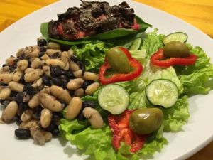 zucchini rolls, onion with mushrooms, tomatoes, mijo, spinach and peanut butter with side salad with legumes.

Picture taken by RasLok team at RasLok in Buenos Aires