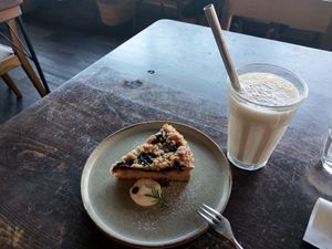 Grape crumble & a banana smoothie at Veg Out in Kyoto