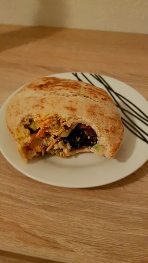 Pita avec falafels, crudités et aubergine frite. at Pittz in Aix-en Provence