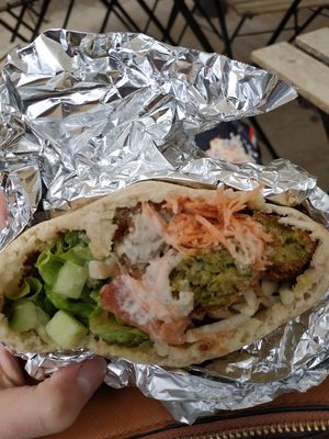 Pitta vegan aux falafels at Pittz in Aix-en Provence