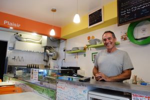 The owner - always smiling, not just in this photo! at Pittz in Aix-en Provence