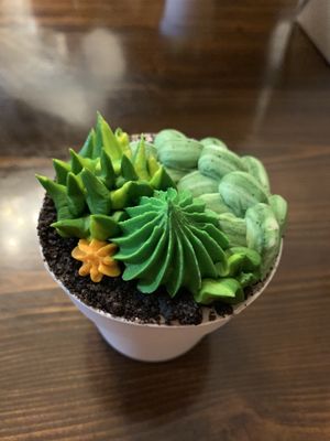 Oreo flavored flower pot at Valhalla Bakery in Orlando