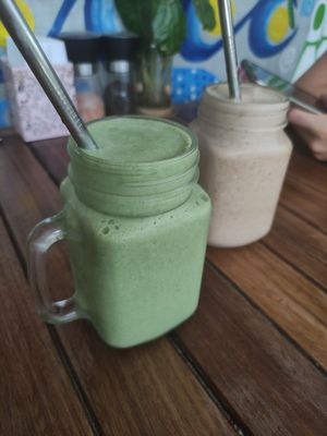 Popeye and chai smoothie at VegetaBowl in Koh Tao