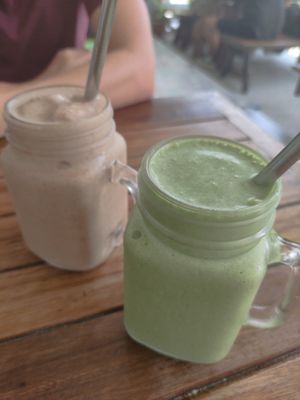 Popeye and chai smoothie at VegetaBowl in Koh Tao