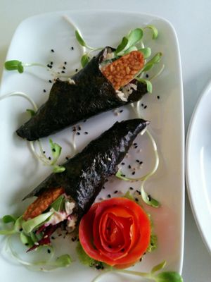 tempeh seaweed rolls at VegetaBowl in Koh Tao