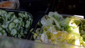 toppings at Vegan Gyros - Mauer Park - Food Truck in Berlin