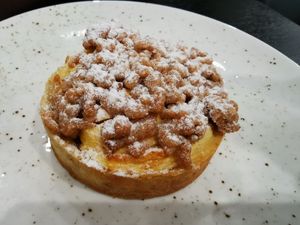 Apple streussel at Velicious in Strasbourg