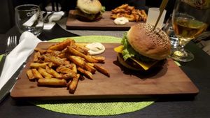 Cheeseburger at Velicious in Strasbourg