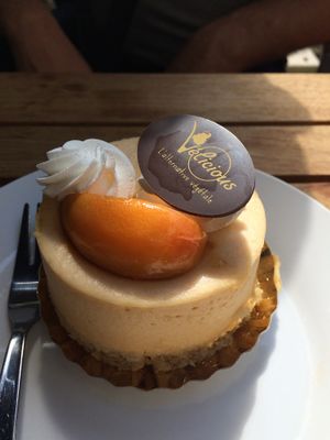 de passage en Strasbourg,nous avons fait une pause gourmande et nous n avons pas regretté. les pâtisseries sont excellentes. je recommande les yeux fermés.  at Velicious in Strasbourg