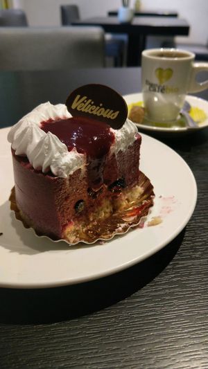 Entremets au fruits rouge at Velicious in Strasbourg