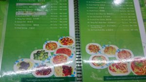 The menu is in Chinese and English  at First World Hotel - Vegie House in Genting Highlands