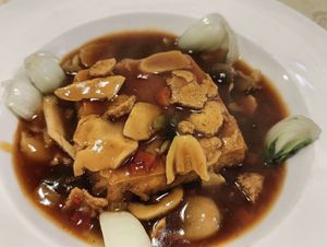 Tofu with mushroom and vegetables at Supreme Vege 善心缘 - Bras Basah in Central Singapore