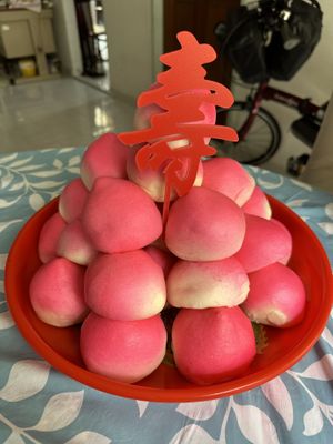 寿桃, self assembled.  at Oh Hock Guan 福源素食包点 in Central Singapore