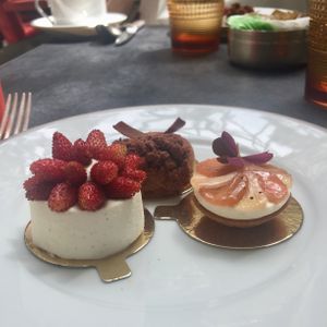 Daily pastries at Shangri-La Hotel - La Bauhinia in Paris