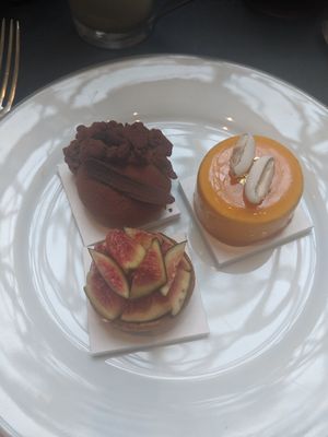 Afternoon vegan tea at Shangri-La Hotel - La Bauhinia in Paris