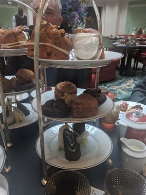Afternoon vegan tea at Shangri-La Hotel - La Bauhinia in Paris