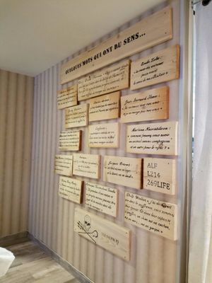 Messages at Vegan Gorilla in Nice