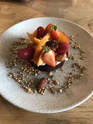 Chocolate tart with fruit at Vegan Gorilla in Nice
