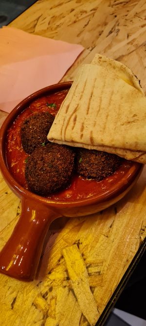 Shakshuka z falafelem at Mango Vegan Street Food - Powisle in Warsaw
