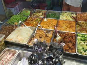 plenty of choices at Fortune Tree Vegetarian Food Stall in Central Singapore