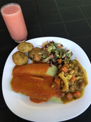 Panqueca recheada com cenoura, ensopado de amendoim, bolinho de arroz e salada orgânica   at Cozinha Divina in Olinda