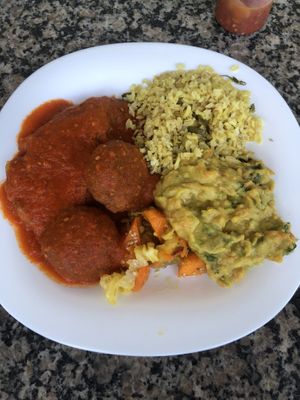 Berinjela empanada e bolinhos de lentilha ao molho sugo  at Cozinha Divina in Olinda